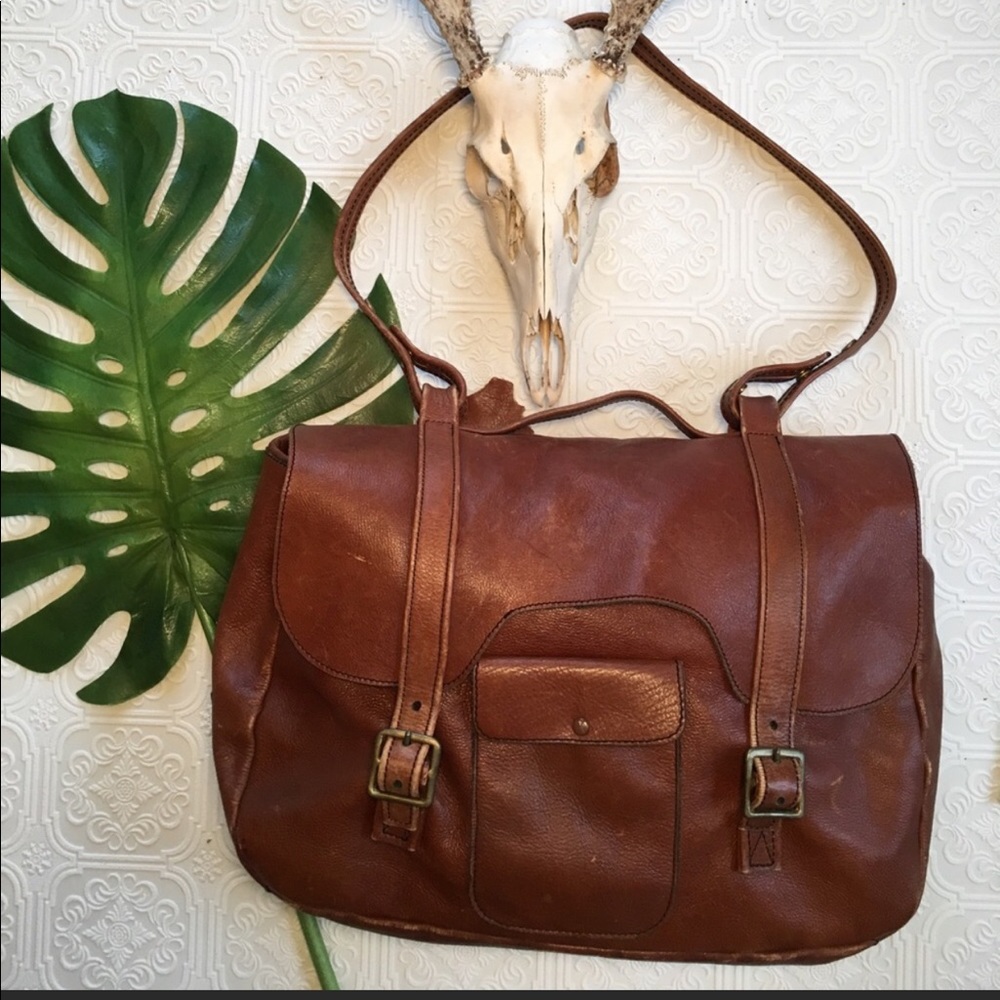 Vintage tobacco colored leather messaged bag